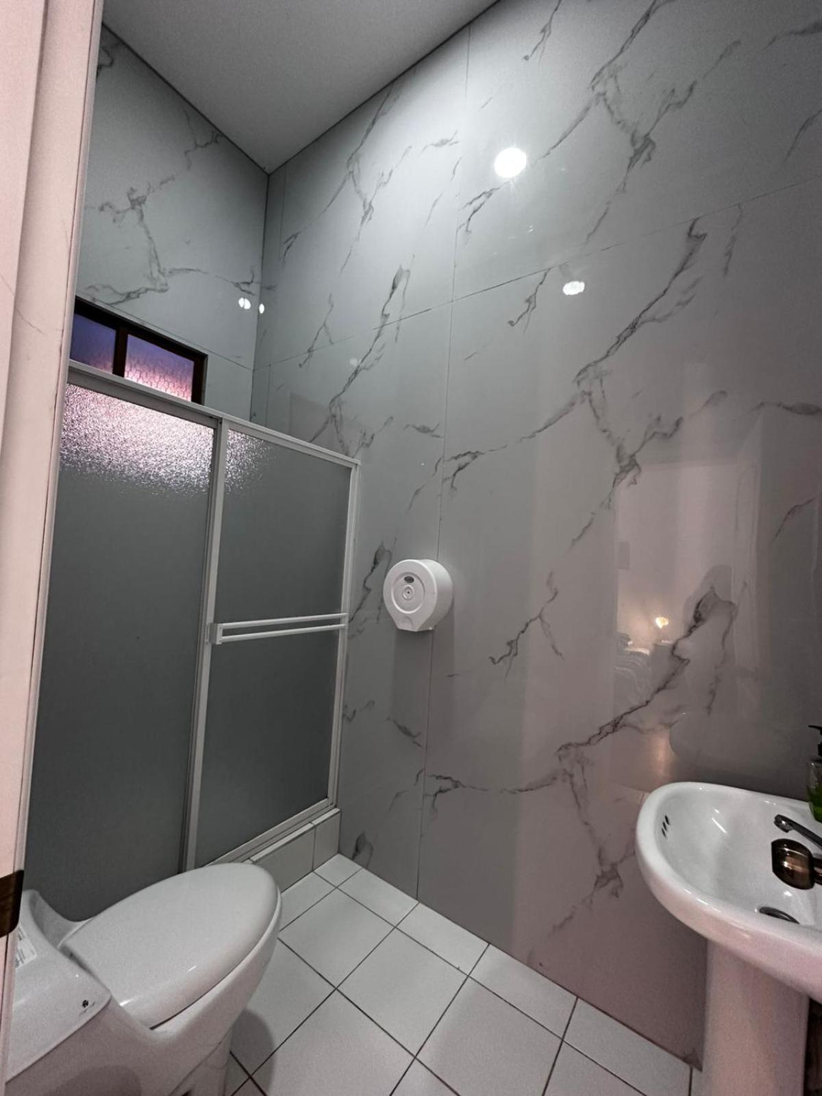 Hostal Café Tiana Latacunga Szoba fotó